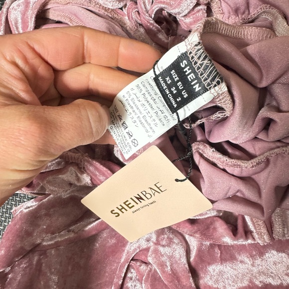 SHEIN velvet pink jumper, one piece, romper! NWT - Picture 3 of 6